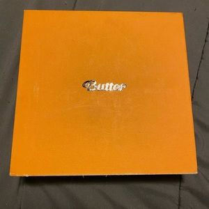 Selling BTS Butter album. Includes everything, but pcs and message card